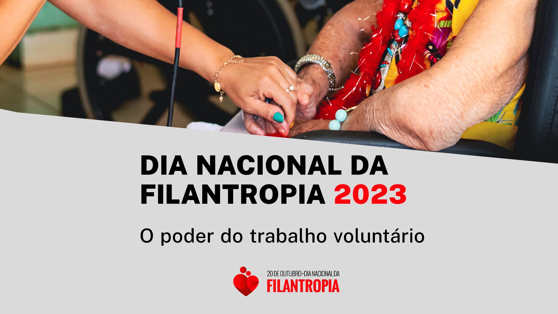 Imangem mostra uma mão de jovem se aconchegando em mão de uma senhora idosa. Destaque para a chamada Dia Nacional da Filantropia 2023, o poder do trabalho voluntariado